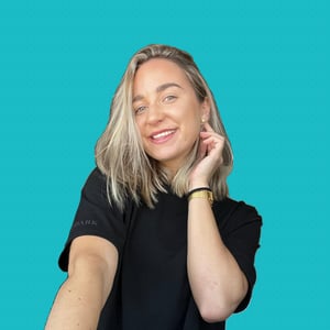 https://www.instagram.com/nikolahomolkova/