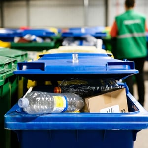 Calea ambalajului: Încotro ajunge plasticul pe care îl aruncăm la coș?
